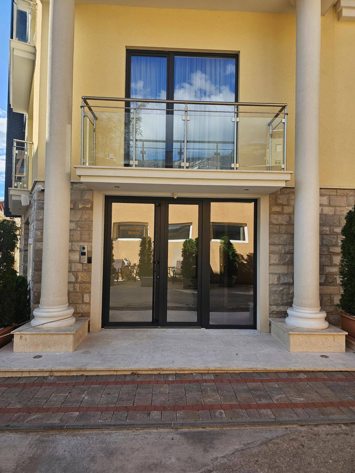 Modern Top Floor Sea View 3Br With Pools, Spa & Fitness Becici  Bagian luar foto
