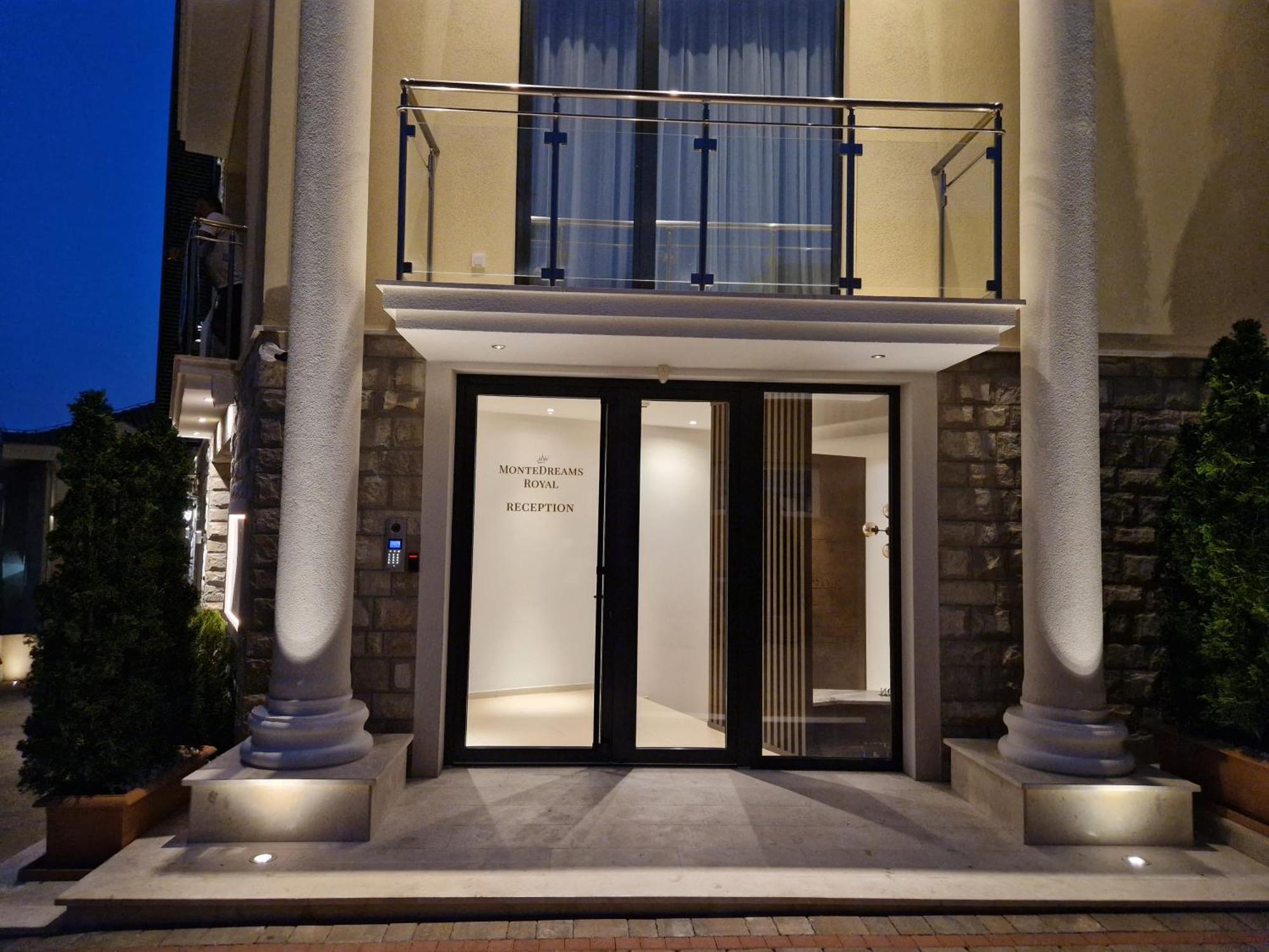Modern Top Floor Sea View 3Br With Pools, Spa & Fitness Becici  Bagian luar foto