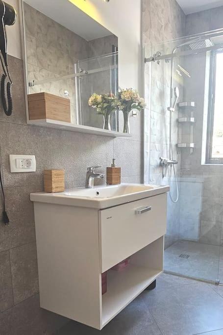 Modern Top Floor Sea View 3Br With Pools, Spa & Fitness Becici  Bagian luar foto