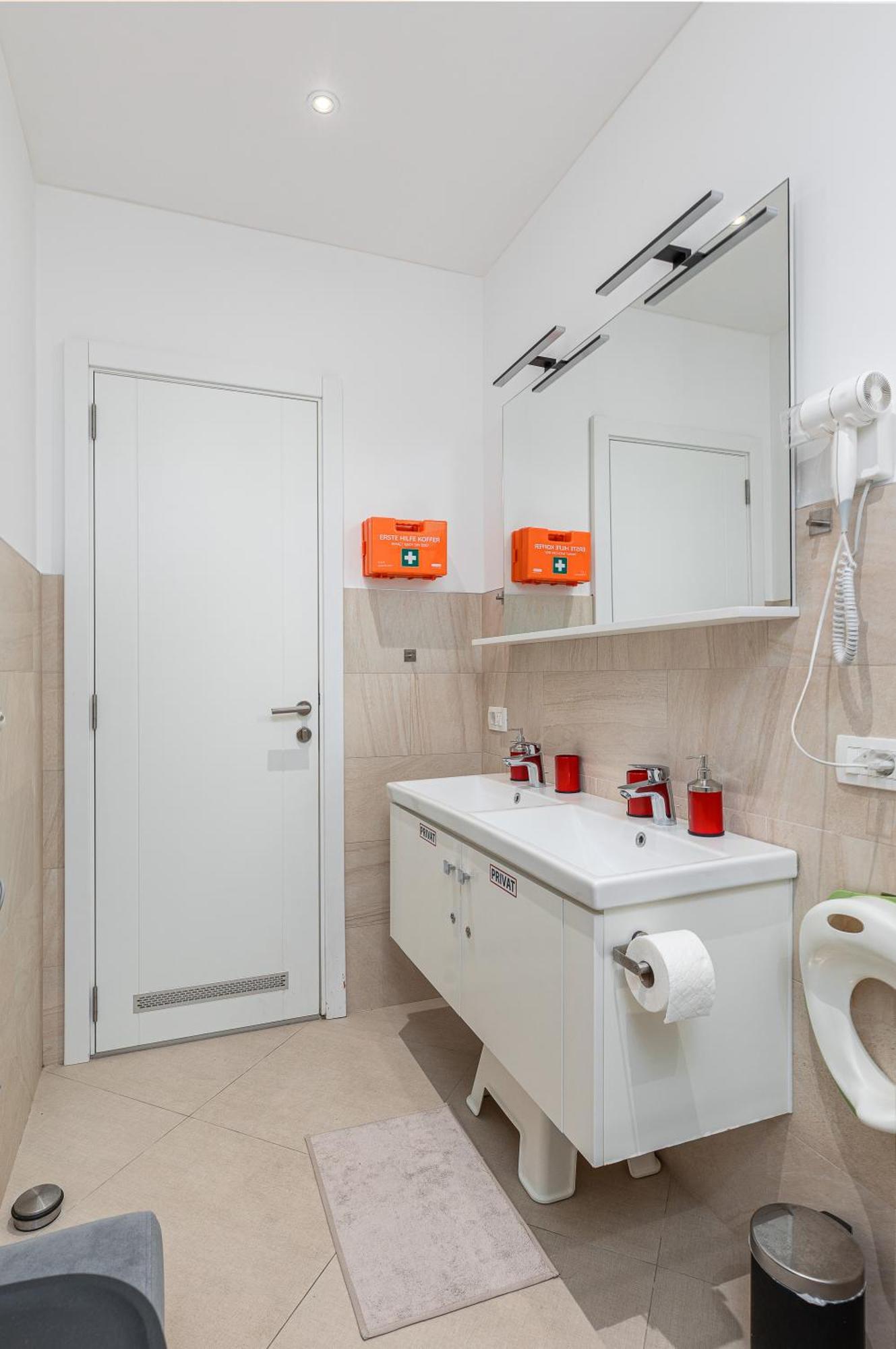 Modern Top Floor Sea View 3Br With Pools, Spa & Fitness Becici  Bagian luar foto